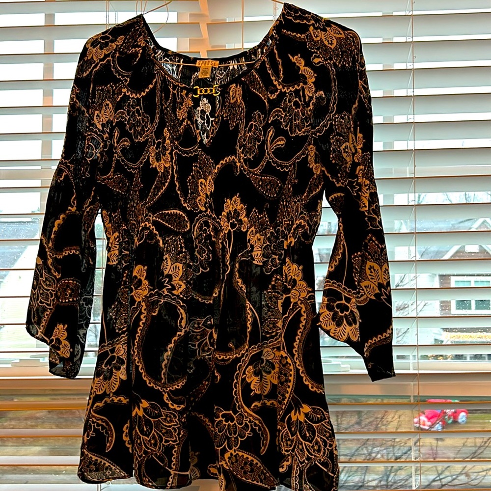 Ribbed blouse top portion, free flowing on the bottom and sleeves